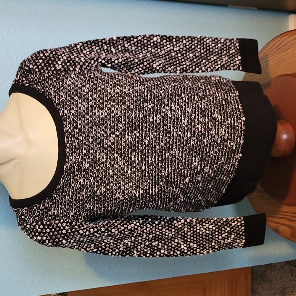 LOFT sweater size S Black white Very good condition